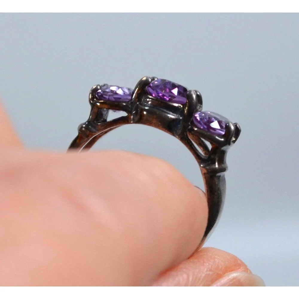 UTO‎ 925 Silver Tone Ring Size 5.5 3 Amethyst Stones